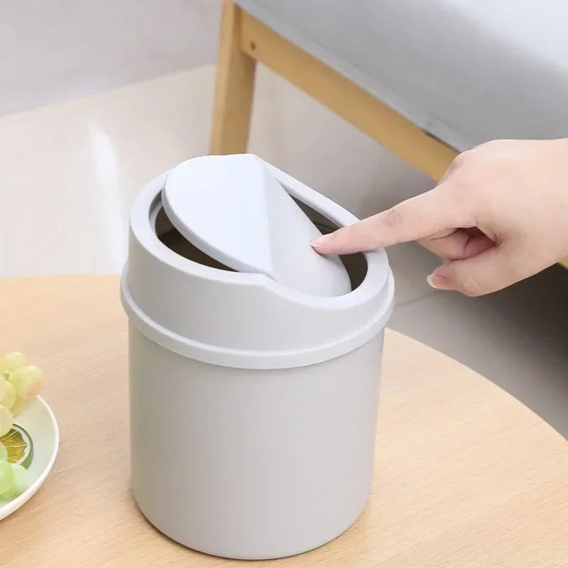 Kompakter Mini Mülleimer mit Deckel für Schreibtisch und Schlafzimmer