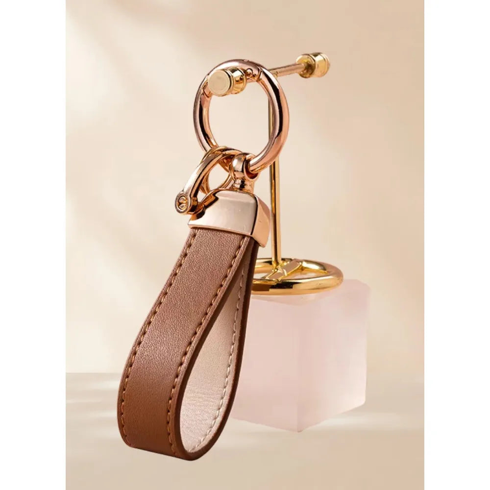 Individueller Retro Schlüsselanhänger aus Leder mit Edelstahl Akzent