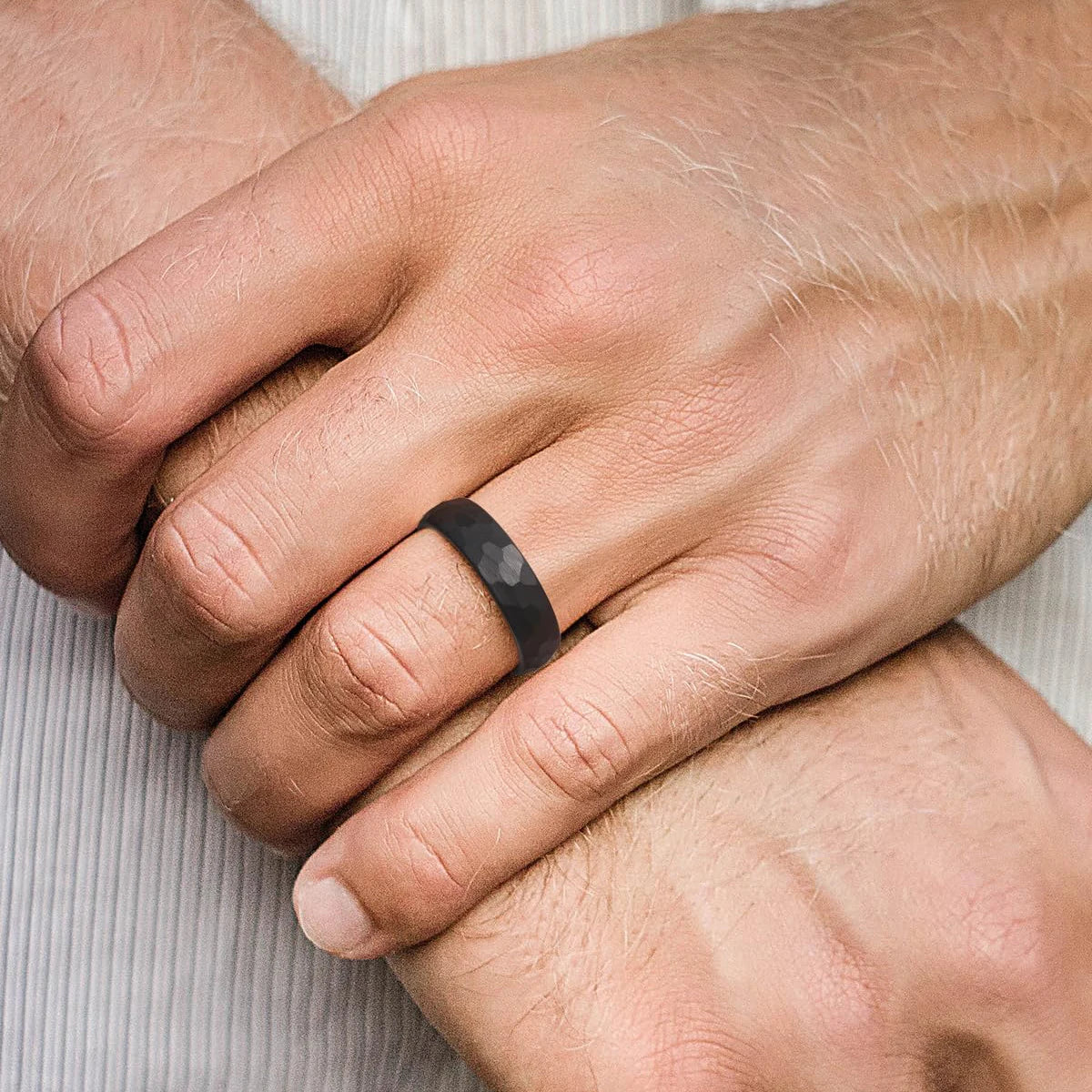 Modischer gehämmerter Titan Edelstahlring für Männer und Frauen schwarz-Yabubest - Home & More