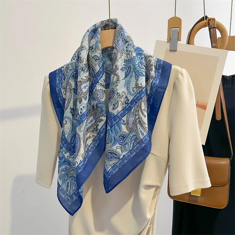 Vielseitiges Halstuch mit Druckmuster für Damen und alle Jahreszeiten