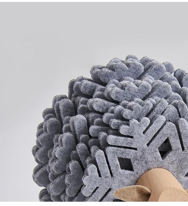 Kreativer isolierter Getränkeuntersetzer aus Filz in Hirschform