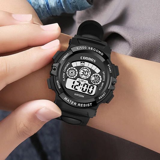 Multifunktionale Kinder Digitaluhr mit 30M Wasserdicht und LED Anzeige