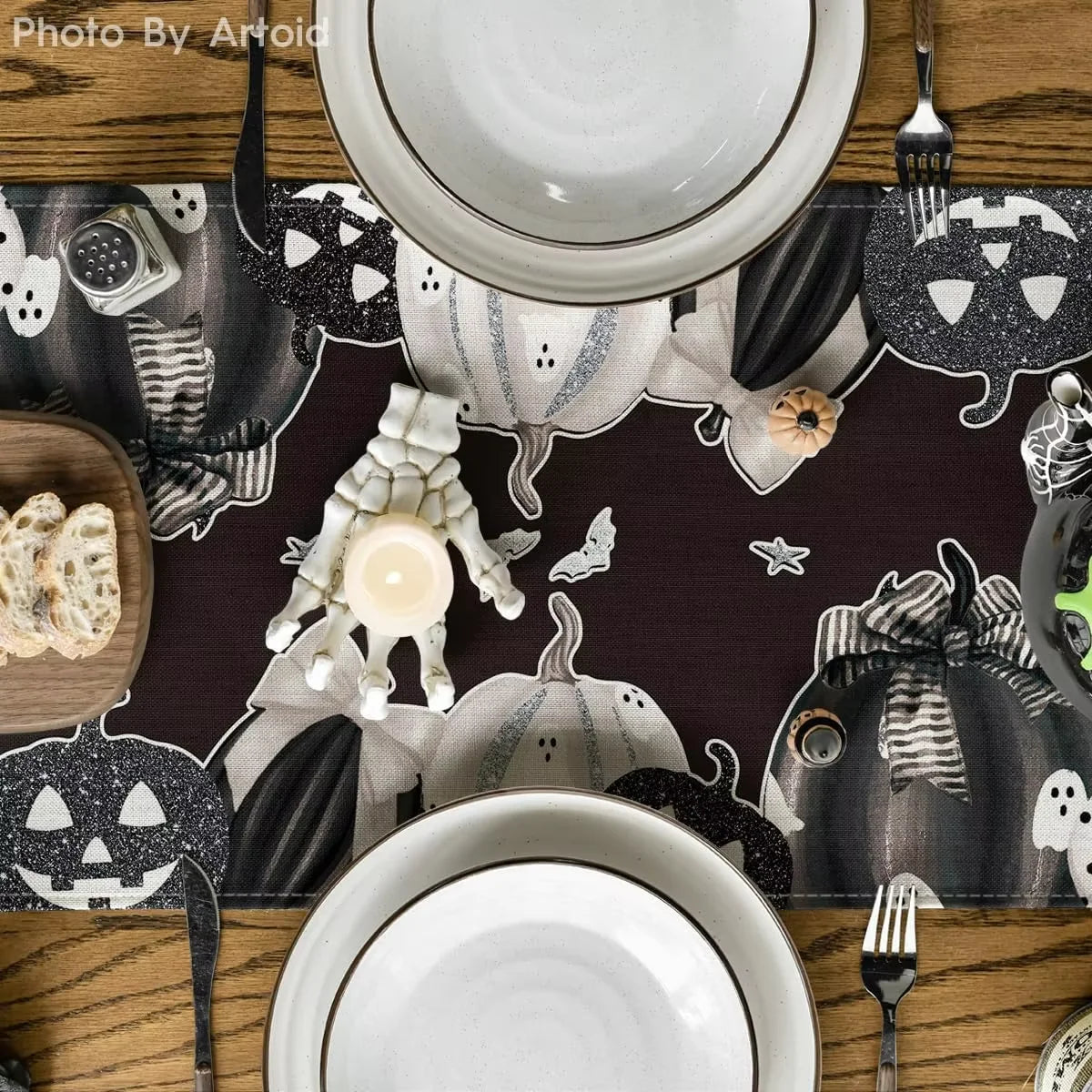 Saisonaler Halloween Tischläufer mit Kürbis und Fledermaus Motiv