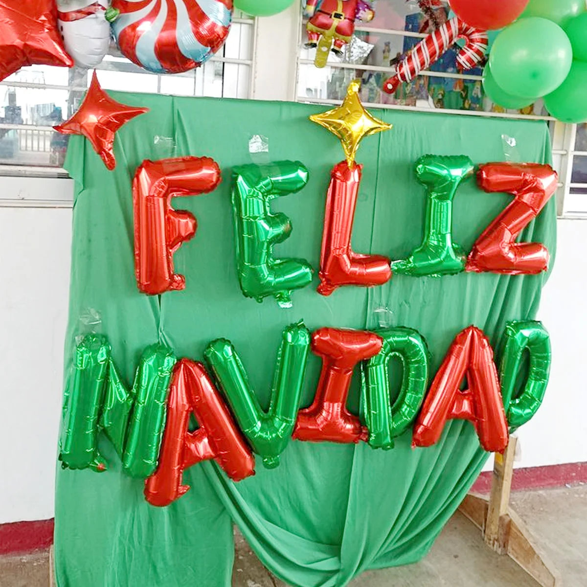 2/12/14-teiliges Weihnachts-Partyset mit roten und grünen Schleifenballons