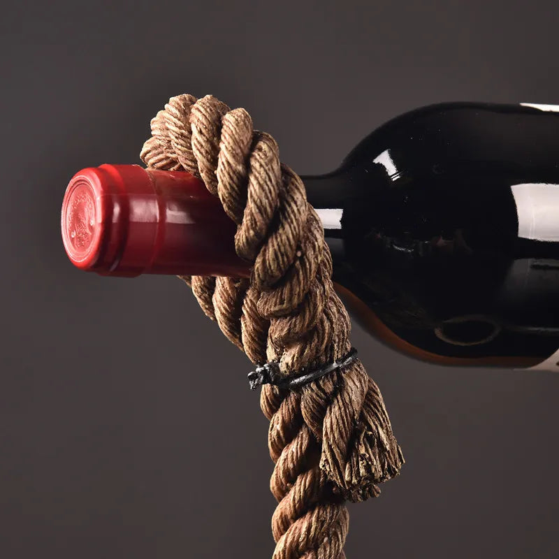 Kreatives Seil Weinregal als stilvolle Wohn und Bardekoration