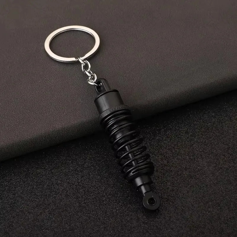 Robuster Edelstahl Schlüsselanhänger im Autoteile-Design – Perfektes Männergeschenk