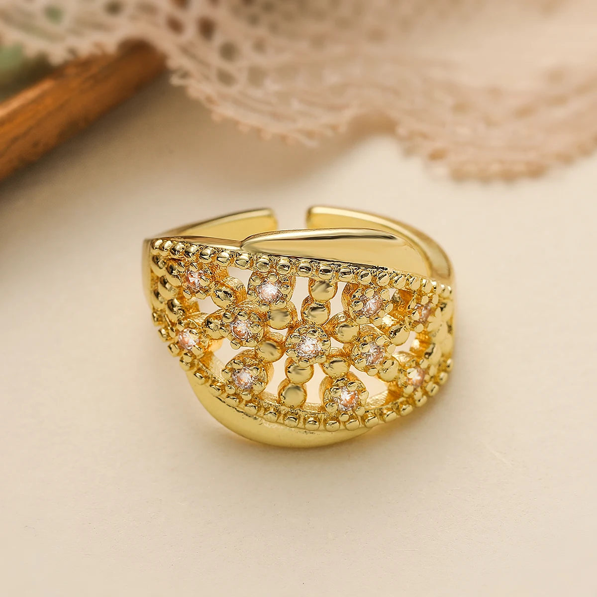 Eleganter Kupfer Ring mit AAA Zirkonia und Geometrischem Design für Frauen