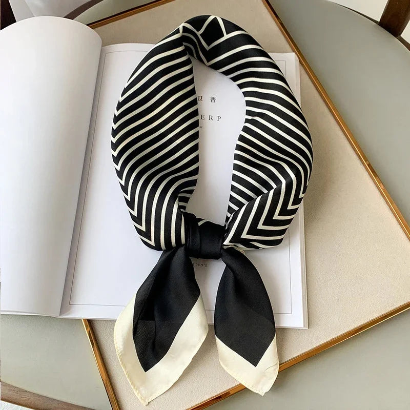 Eleganter Damen Satin Halstuch Schal mit luxuriösem Plaid Muster