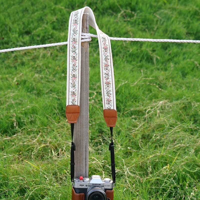 Breiter Vintage Kameragurt mit Blumenmuster für DSLR Kompatibel