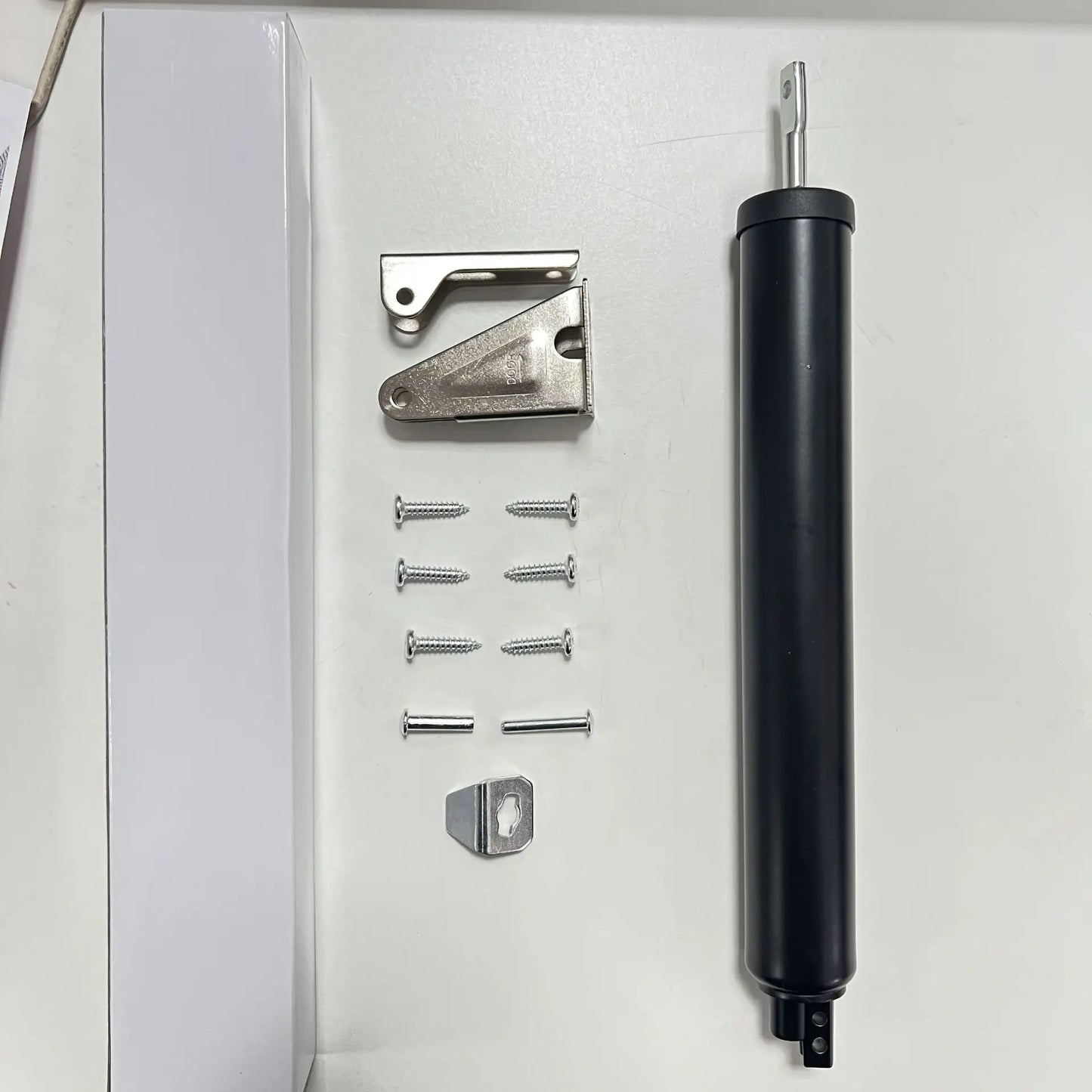 Robuster Türschließer mit einstellbarer Schließgeschwindigkeit