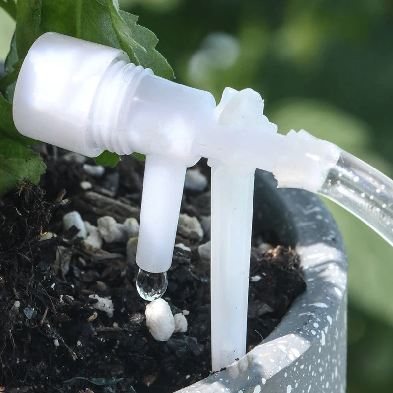 Effiziente Tropfbewässerung für Topfpflanzen im Garten