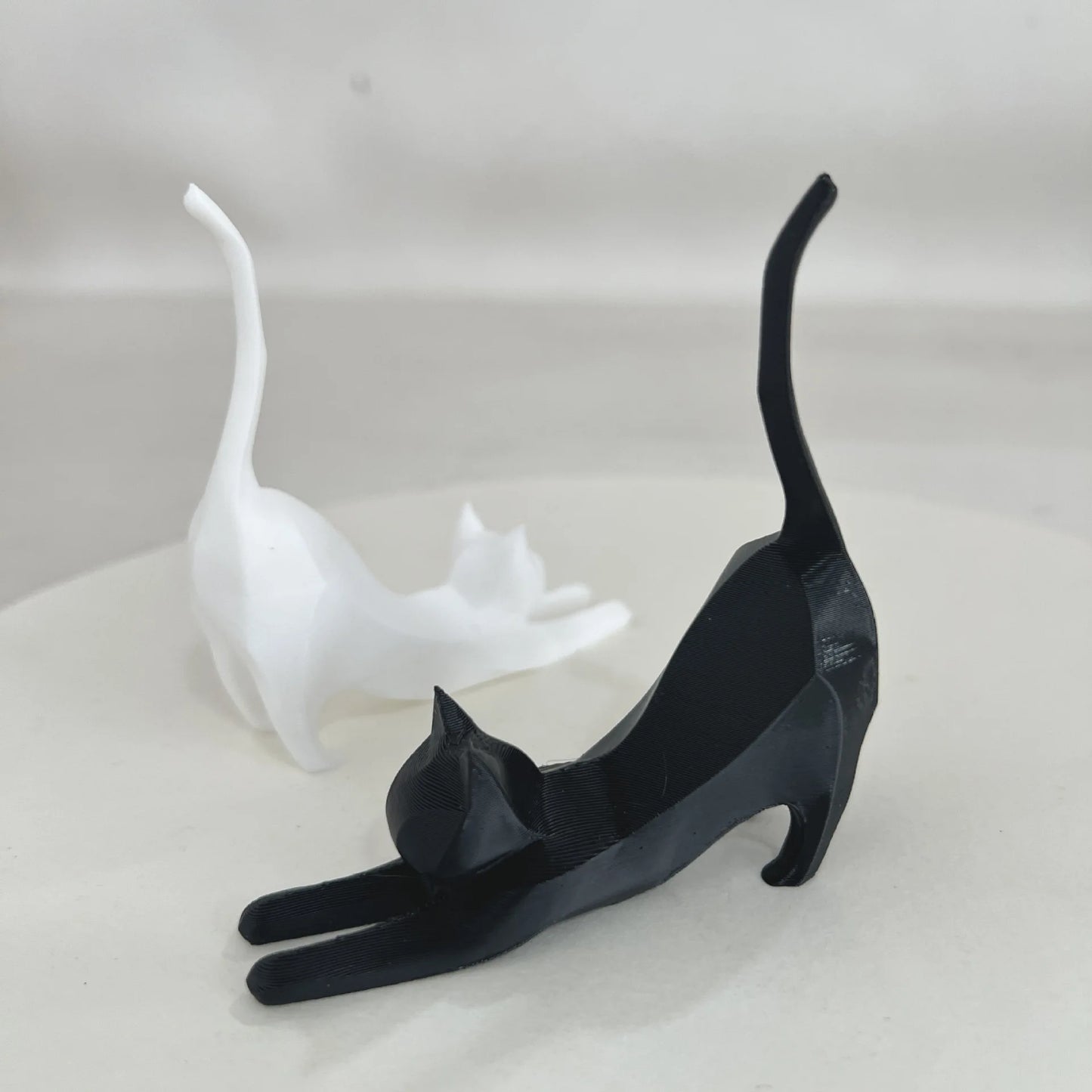Moderne geometrische Katzenfigur Skulptur 3D Mini-Dekoration Resin