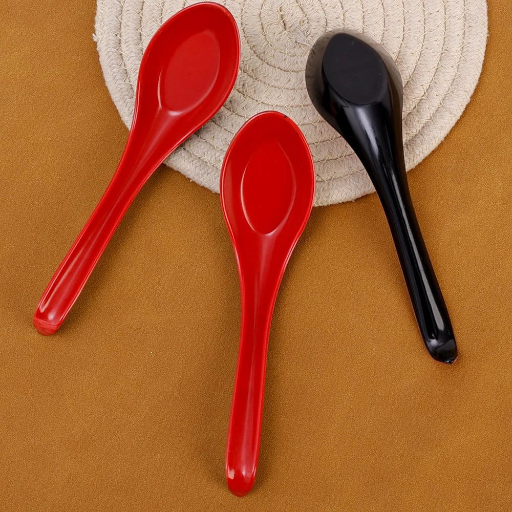 Sicherer Suppenlöffel mit langem Griff Haken für heiße Speisen