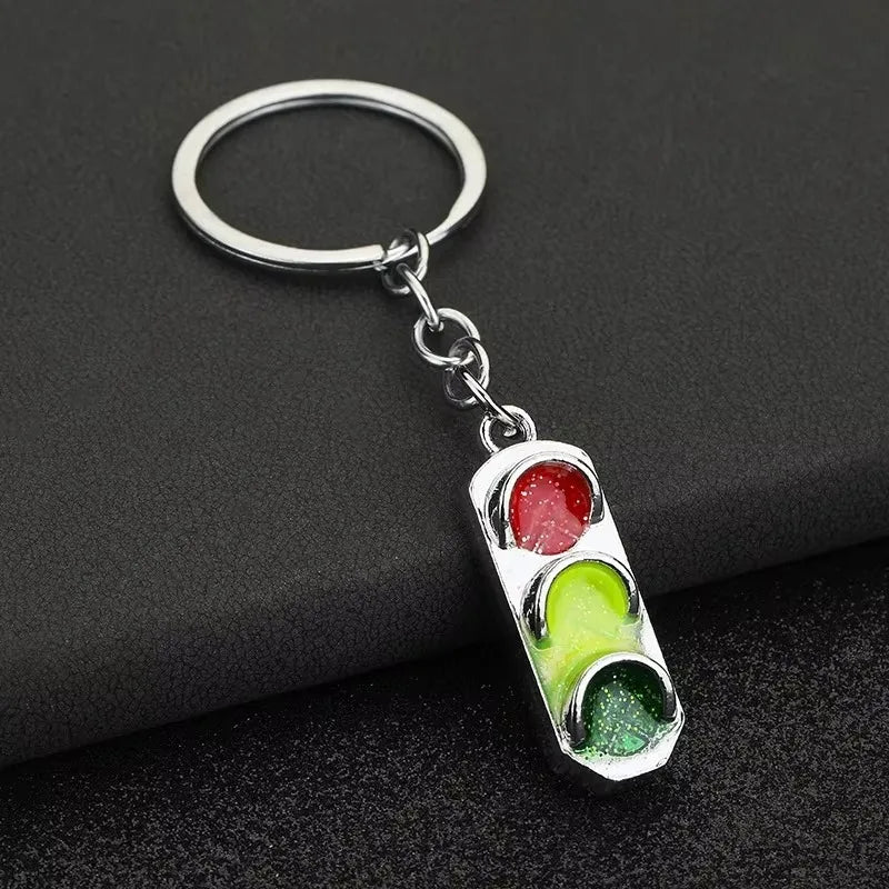 Robuster Edelstahl Schlüsselanhänger im Autoteile-Design – Perfektes Männergeschenk