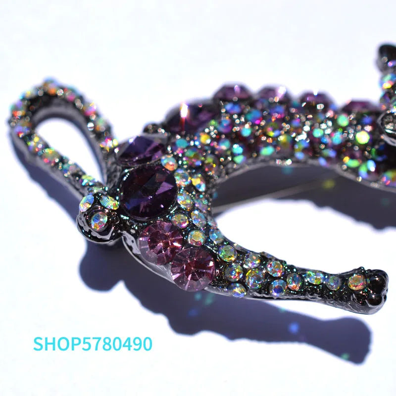 Elegante Katzenbrosche mit Strass für modische Damen