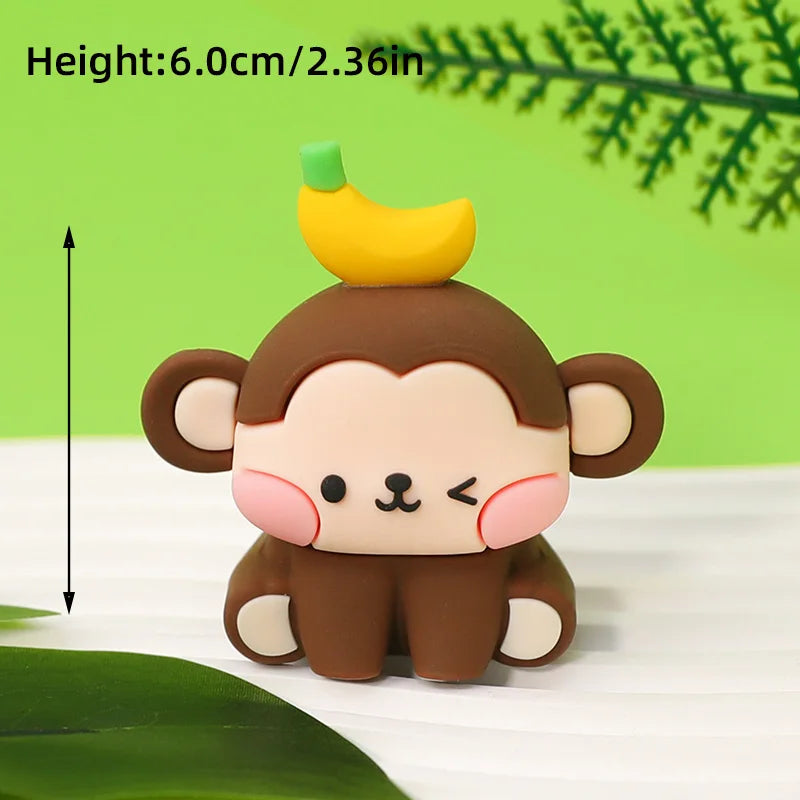 Bunte Kuchendekoration mit Dschungeltieren für Kinderpartys