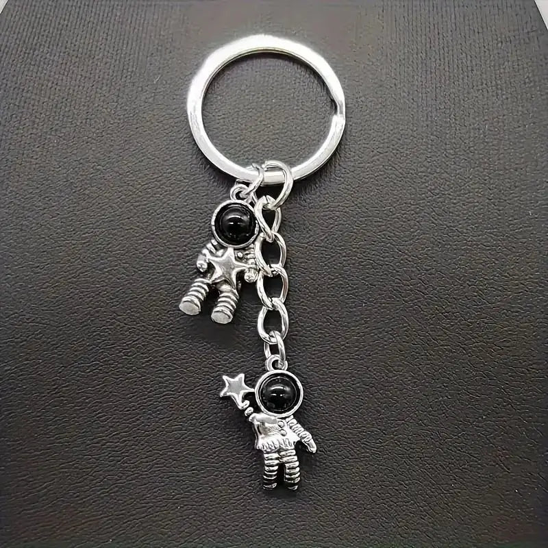 Retro-Astronauten-Schlüsselanhänger aus Metall – Stilvoll - robust, 1 Stück