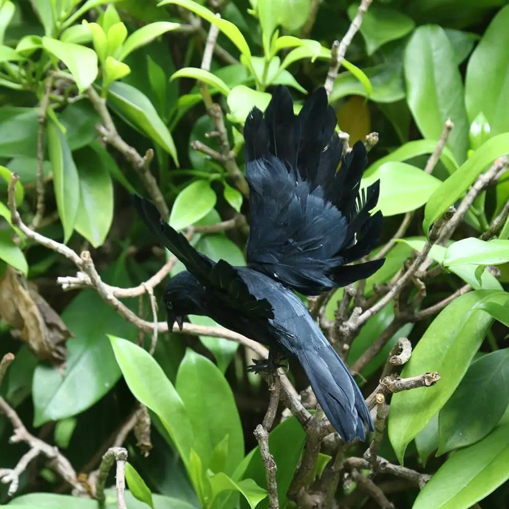 Realistische Halloween Deko Krähe – Künstlicher Rabe für Garten - Party