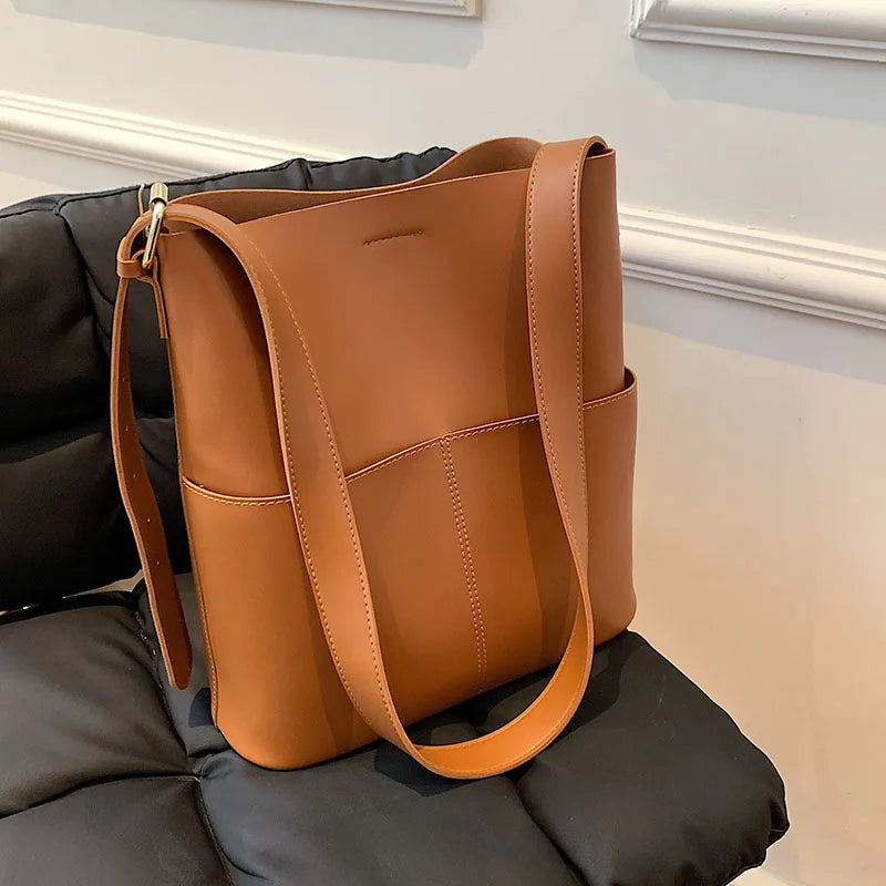 Modische Damen Lederschultertasche im Eimerstil für Alltag und Herbst
