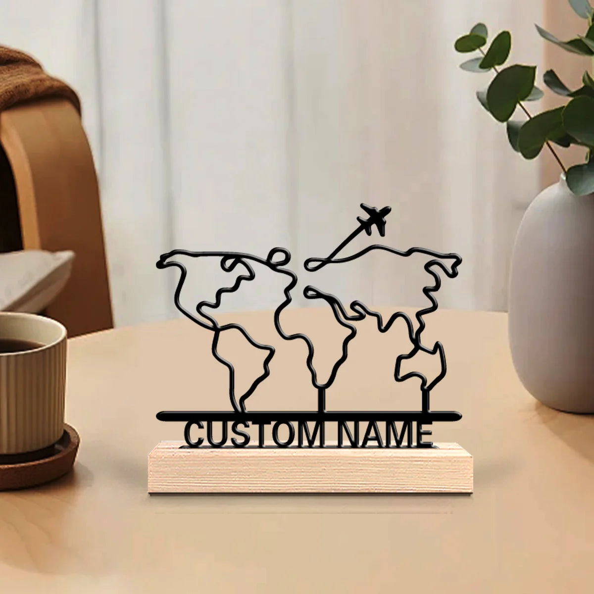 Dekorative runde Weltkarte aus Holz als Tischornament