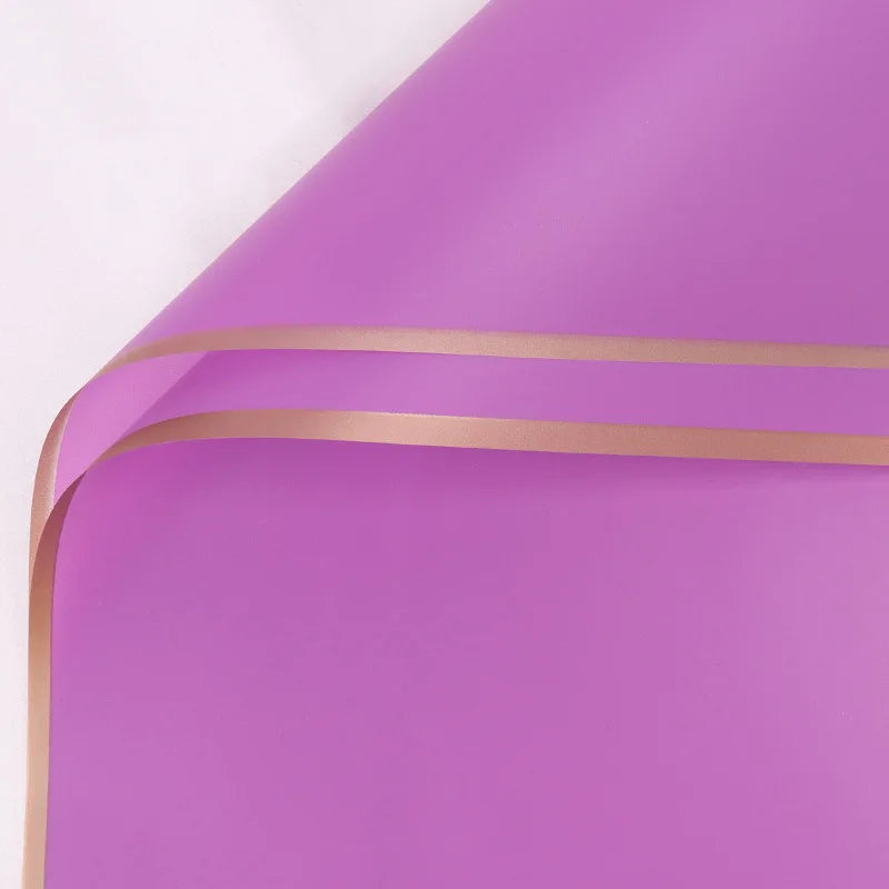 Elegantes Blumiges Geschenkpapier mit Goldrand für besondere Anlässe