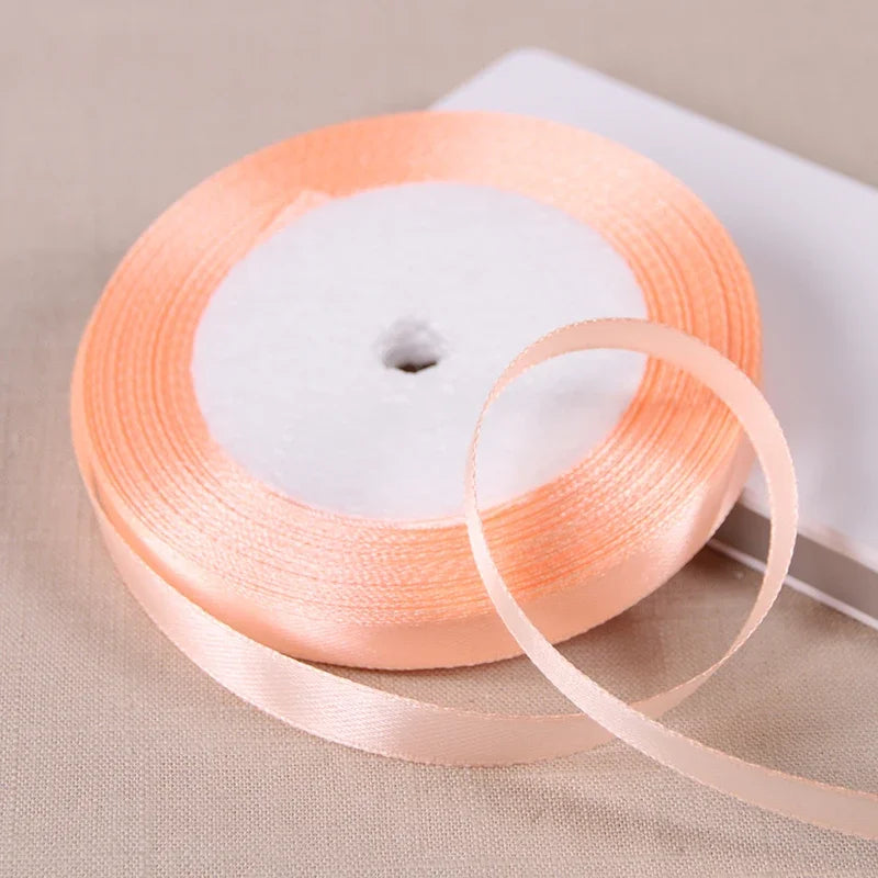 Vielseitiges Polyesterband für Dekoration und Bastelprojekte