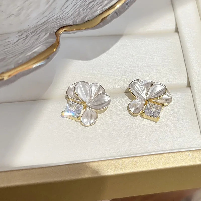 Trendige rosa weiße Blumen Ohrstecker für Frauen und Mädchen