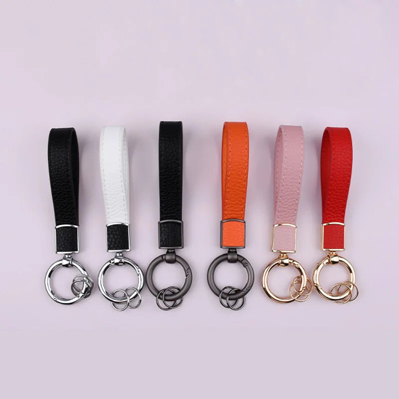 Luxuriöser Schlüsselanhänger aus PU-Leder mit goldfarbener Metall-Schnalle, 13,6 cm