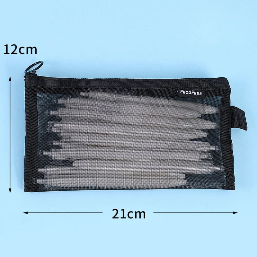 Großes transparentes Schreibwarenetui zur praktischen Aufbewahrung