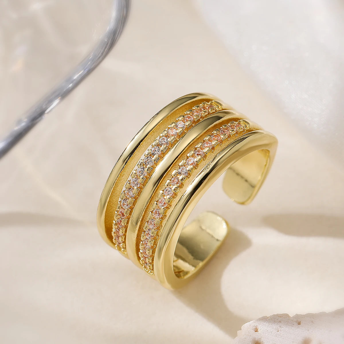 Eleganter Kupfer Ring mit AAA Zirkonia und Geometrischem Design für Frauen