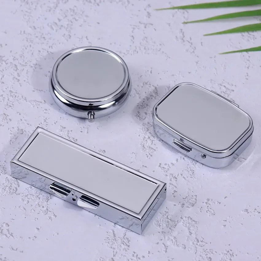 Tragbare Metall Pillenbox mit Splitterfunktion für Reise - Alltag – Medikamenten Organizer