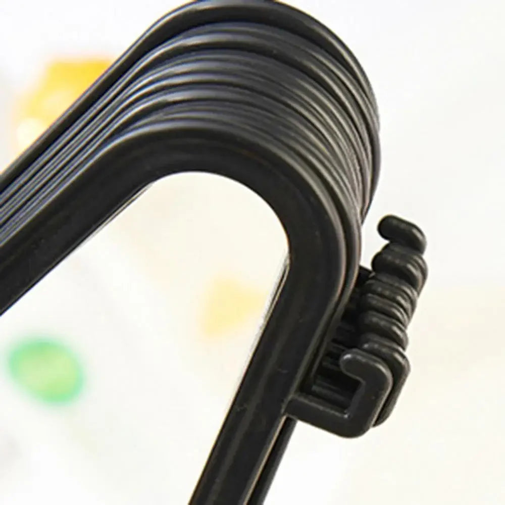 Multifunktionale schwarze Metall-Kleiderbügel für Kleidung und Accessoires
