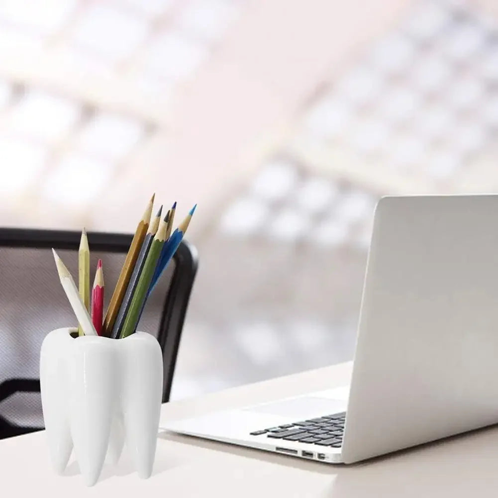 Charmante Dekoration: Einzigartiger Zahn-Blumentopf für Ihre Pflanzen