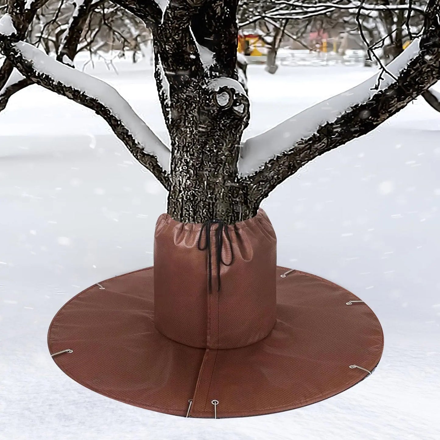 Winterlicher Baumwurzel Schutz aus Vliesstoff mit Bodennägeln