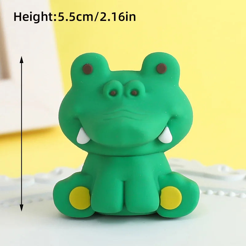 Bunte Kuchendekoration mit Dschungeltieren für Kinderpartys