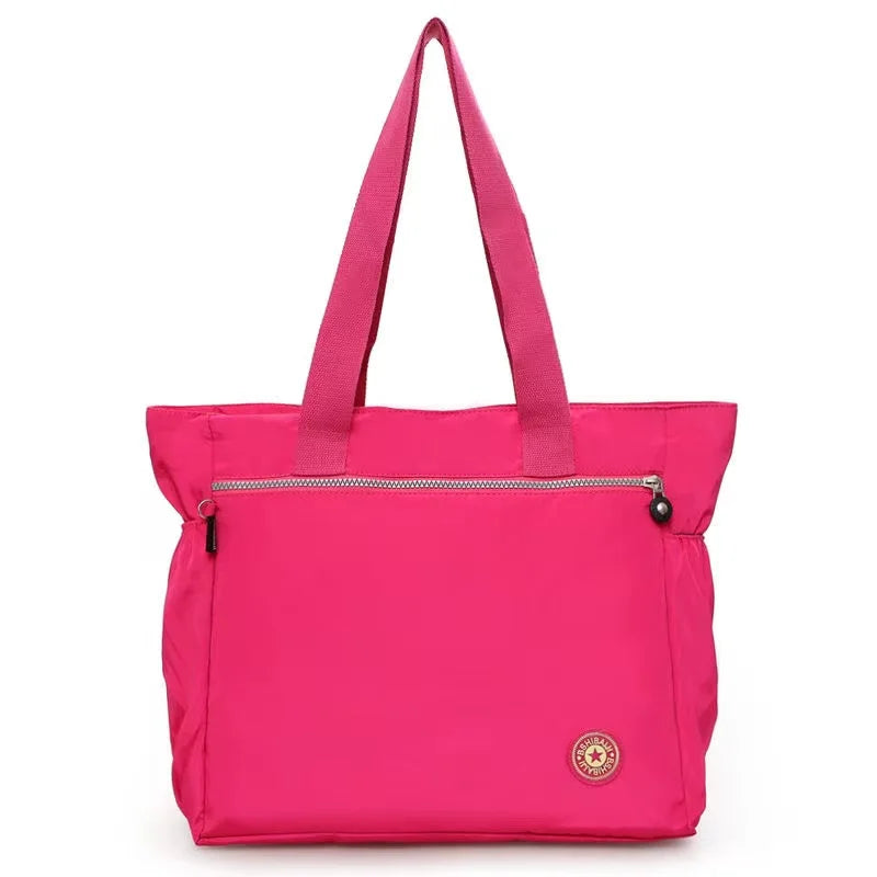 Große Damen Einkaufstasche aus Nylon mit viel Stauraum und praktischem Design