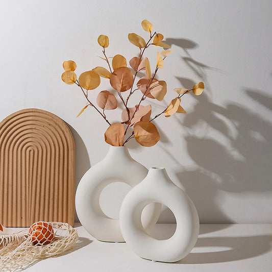 Weiße Kunststoff Vase Dekorative Blumenvase für Wohn- und Tischdekoration
