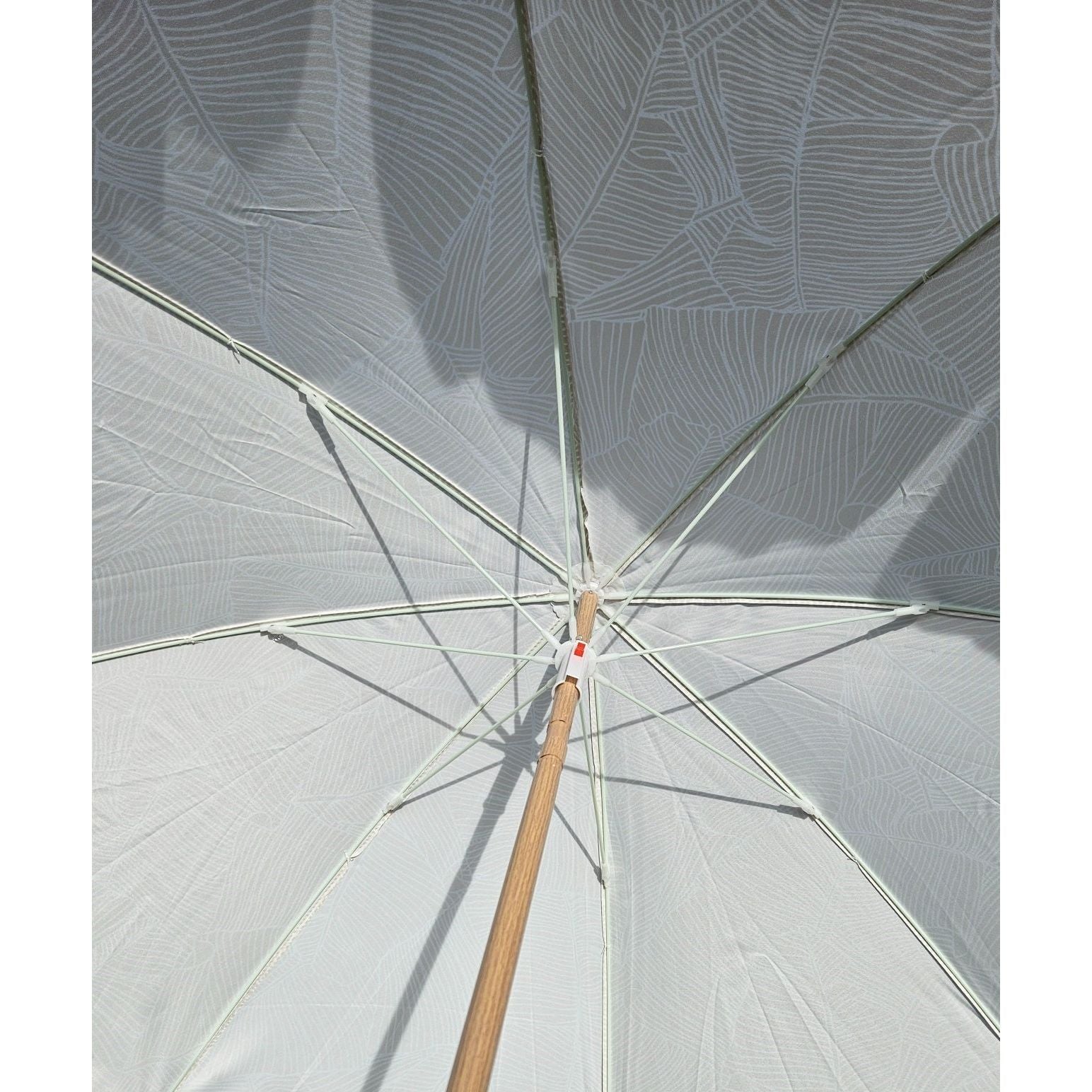 Flexibler Sonnenschirm mit UV Schutz 30 und Blätter Muster