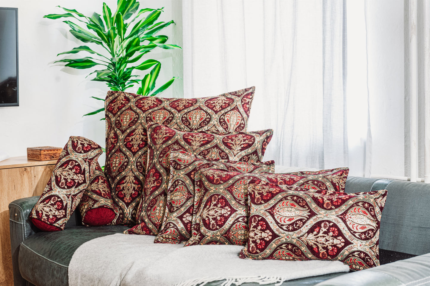Kissenbezug mit Paisley Muster in Weinrot aus Baumwolle-Aga's Own