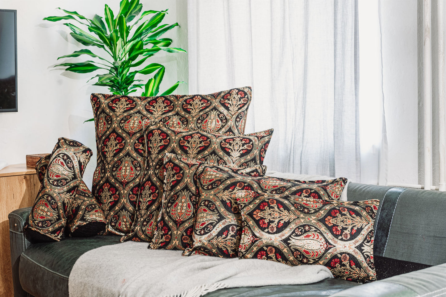 Kissenbezug Paisley Muster Schwarz aus hochwertigem Baumwollcord-Aga's Own