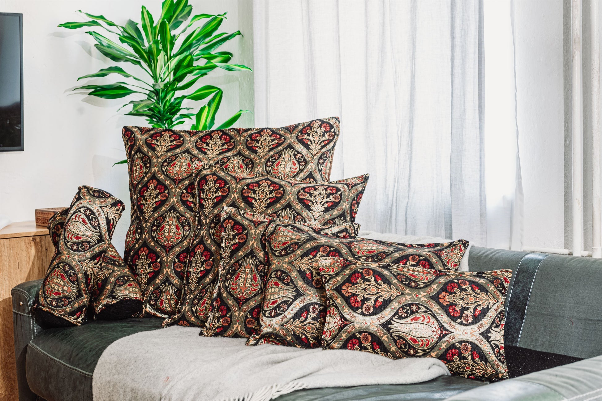 Kissenbezug Paisley Muster Schwarz aus hochwertigem Baumwollcord-Aga's Own