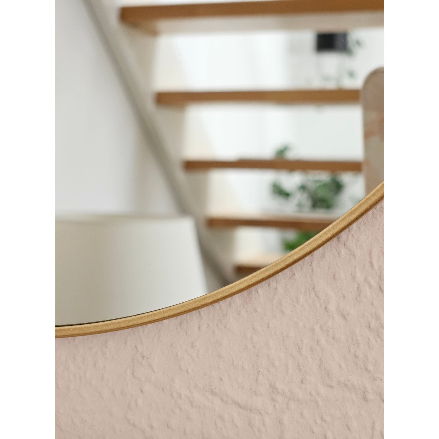 Runder Wandspiegel mit dekorativer Aufhängekette 30 cm