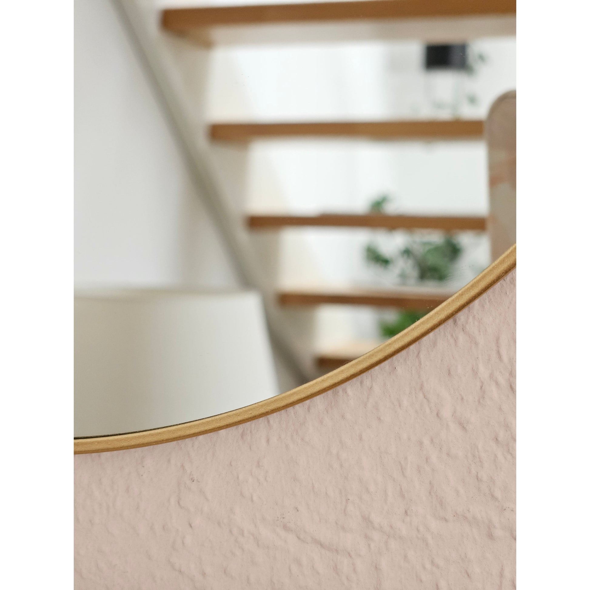 Runder Wandspiegel mit dekorativer Aufhängekette 30 cm