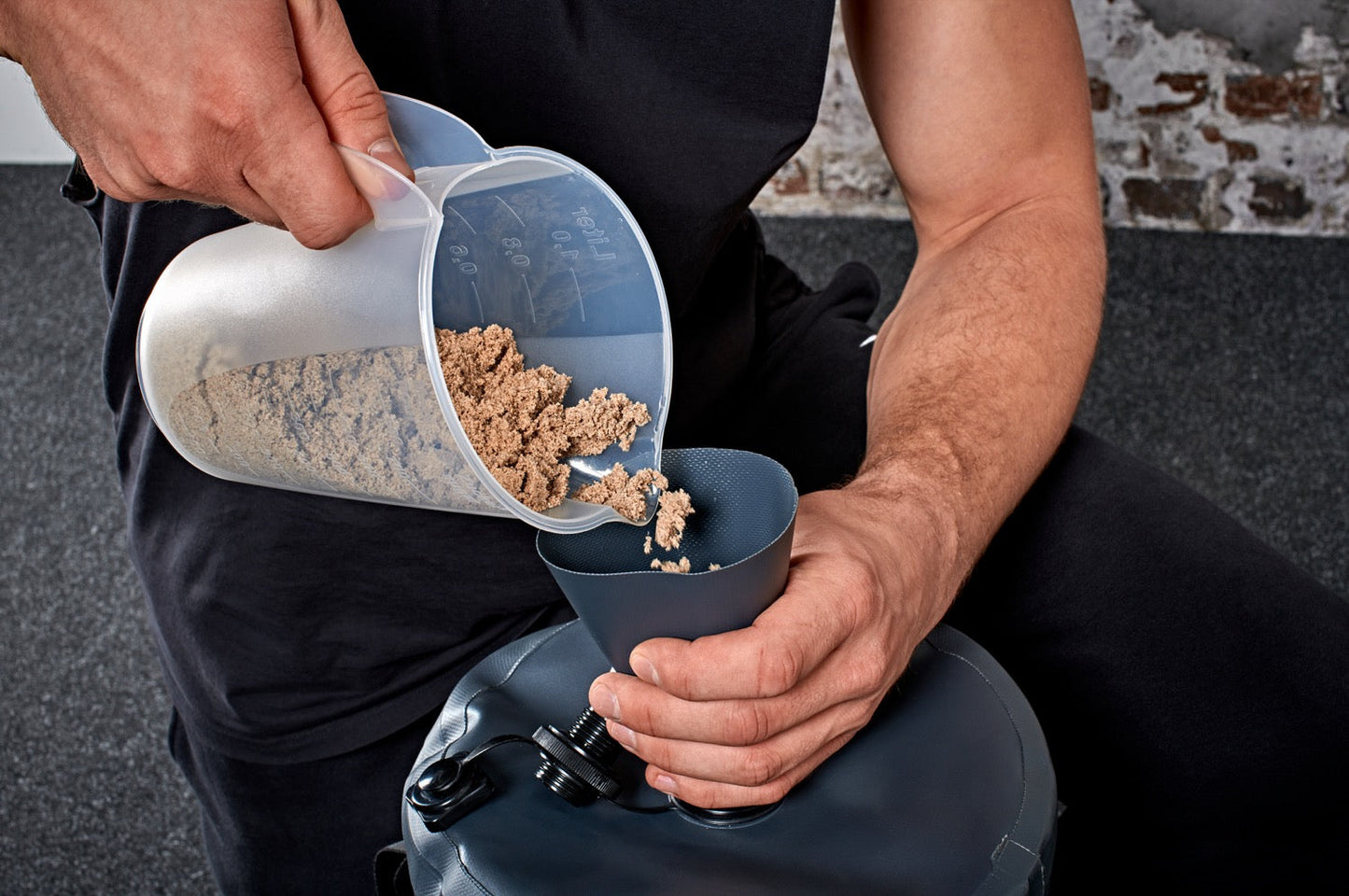 10 Kilogramm Sand als Trainingsgewicht für Sandbags
