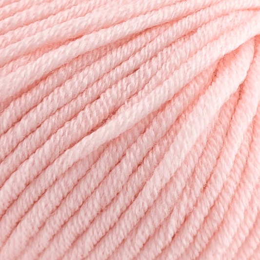 Weiches Merinowollgarn in Zartrosa für vielseitige Strickprojekte