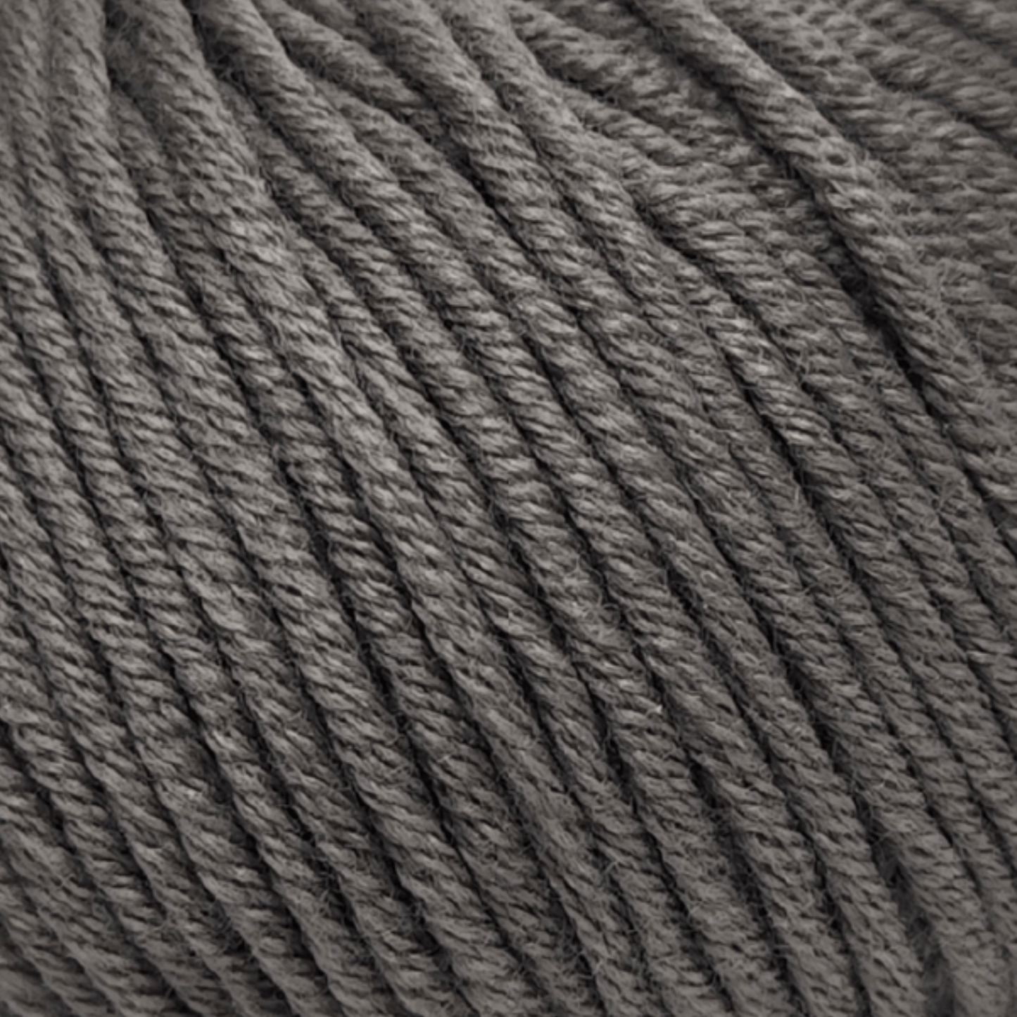 Weiches Garn aus extrafeiner Merinowolle in Französisch Grau