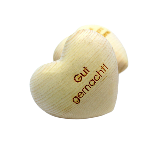 Handschmeichler aus Zirbenholz in Herzform für persönliche Botschaften