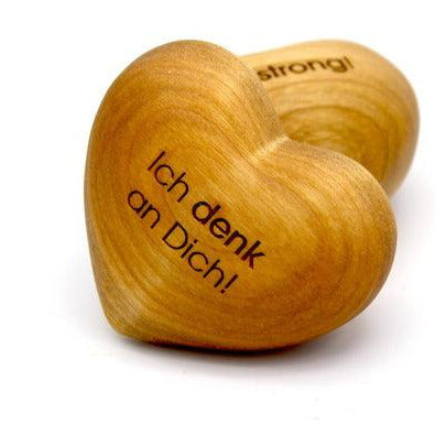 Handschmeichler Holzherz aus Obstholz als persönliches Geschenk