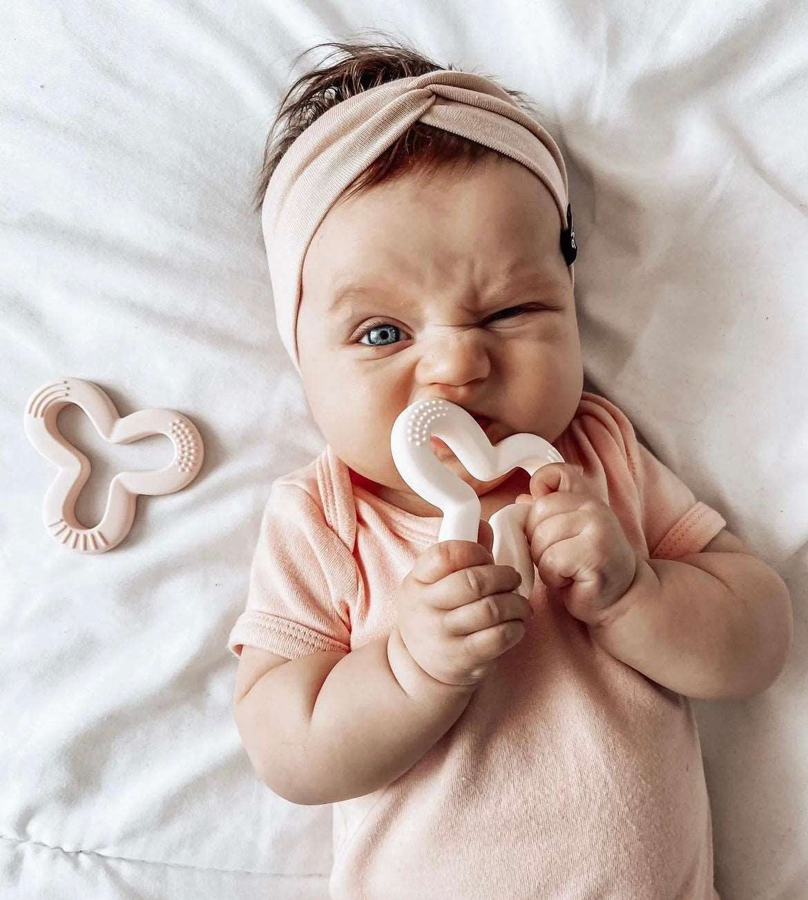 Sanfter Kleeblatt Beißring für schmerzende Babyzähnchen